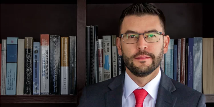 Juan F. Valerio Méndez, nuevo titular de la Cofece