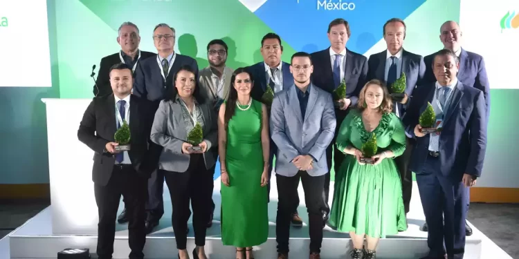 Reconoce Iberdrola México a sus proveedores aliados en la industria verde