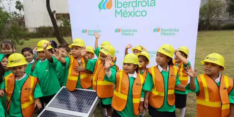 Lleva Luces de Esperanza energía limpia a siete escuelas de Nuevo León