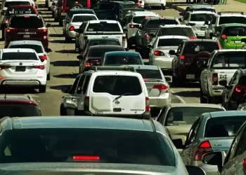Automovilistas seguirán pagando impuestos completos