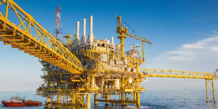 Pemex, cada vez más lejos de las metas de producción