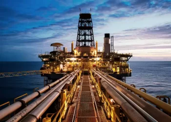 Baja 5.6 % actividad industrial relacionada con petróleo y gas