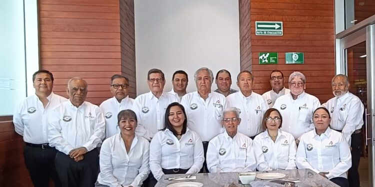 Nueva dirigencia del SNEPE-PM rinde protesta