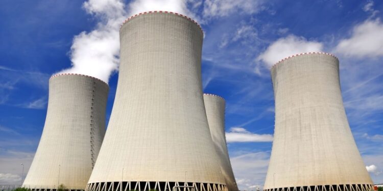 Prevén auge global de la energía nuclear en 2025