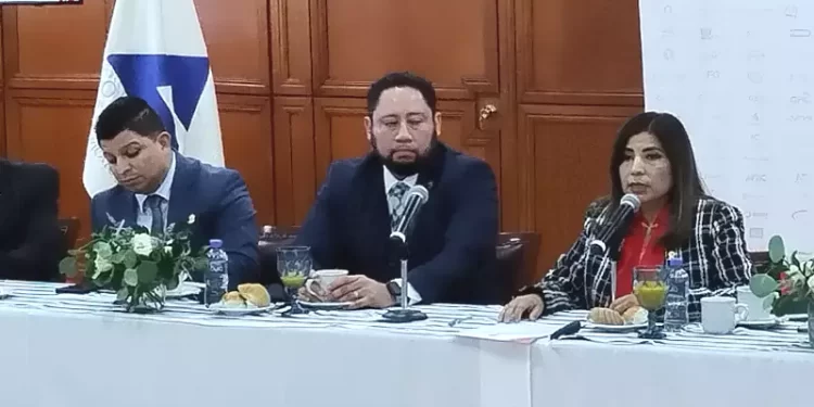 Prevé AMPES avance de instalación de puntos de recarga en gasolinerías en 2025