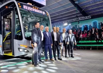 Presenta Mercedes Benz su nuevo autobús urbano eléctrico