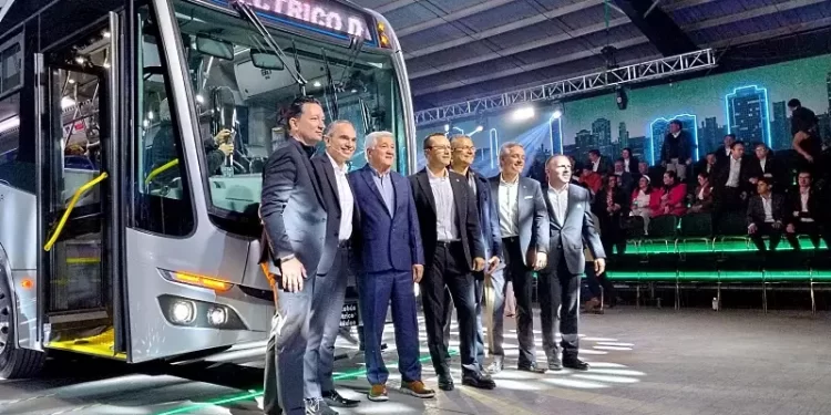 Presenta Mercedes Benz su nuevo autobús urbano eléctrico