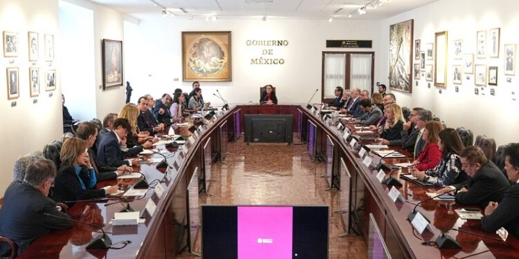 Conforman Sheinbaum y privados Plan México de inversiones