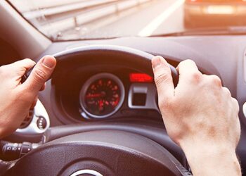 Baja Hacienda el apoyo fiscal a gasolinas para este puente