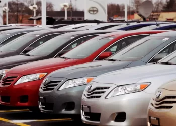Inicia industria automotriz el año con alza de 6 % en venta de autos ligeros