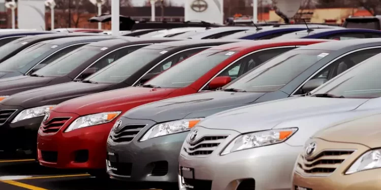 Inicia industria automotriz el año con alza de 6 % en venta de autos ligeros