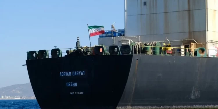 Busca Trump dejar de importar crudo de Irán