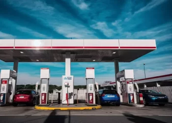 Advierte AMPES sobre consecuencias si Sheinbaum impone aranceles recíprocos a EE.UU.