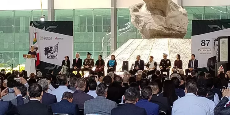 Promulga Sheinbaum leyes secundarias en materia energética