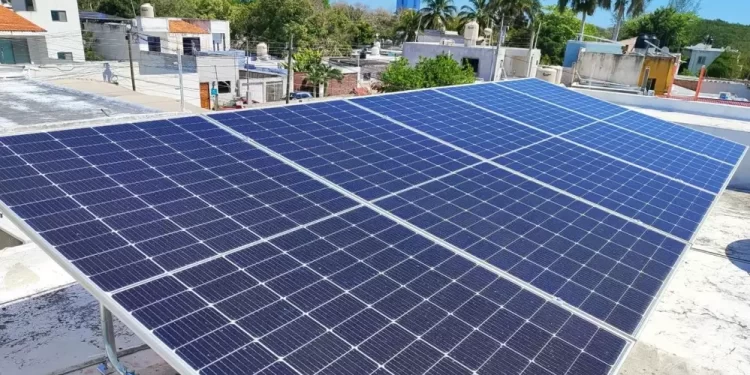 Mantienen subsidios para paneles solares en zonas calurosas de bajos recursos