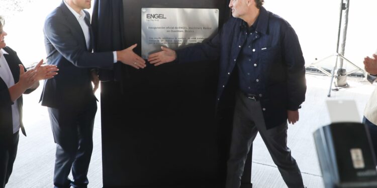 Inaugura ENGEL en Querétaro planta de maquinaria para modelado de plástico