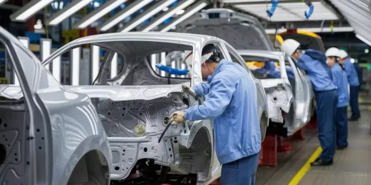 Sube producción de autos ligeros, pero caen las exportaciones en 1T-2025