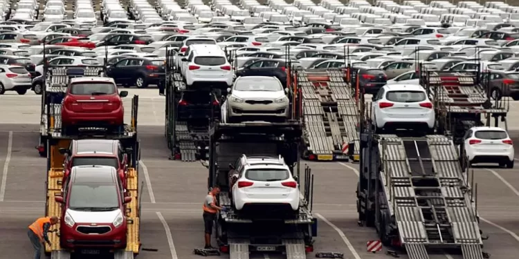 Cayeron 11 % exportaciones de autos ligeros en abril