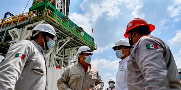 Espera Pemex 4.7 mil millones de pesos en ahorros por recorte de plazas de trabajo