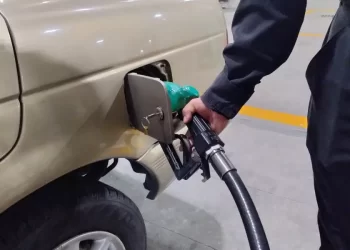 De aumentar mucho el precio de las gasolinas, se ajustaría el IEPS: Sheinbaum
