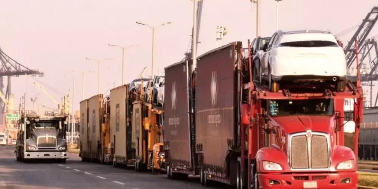 Bajan 6.9 % exportaciones de vehículos ligeros en el primer tercio del año