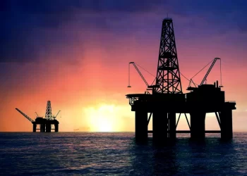 Recaudación petrolera se desploma casi 24 %