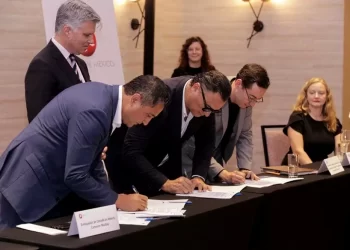 Firman Jalisco y Solfium convenio para impulsar la generación distribuida