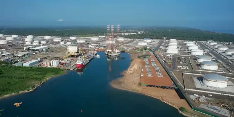 Admite Sheinbaum paro en refinería de Dos Bocas