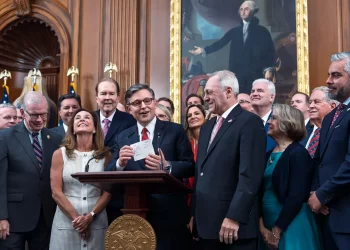 Aprueba Congreso de EE.UU. “hermosa” ley para arrendar petróleo y gas en todo el país