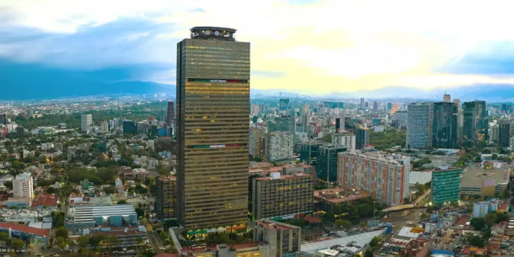 Va Sheinbaum por revisión de pensiones de Pemex