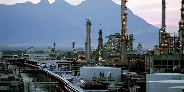 Pierde Pemex 19 mil 657 millones de pesos en refinación