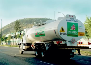Pemex incorporará pipas adicionales para reparto de combustibles