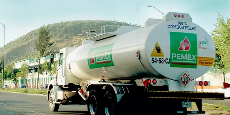 Pemex incorporará pipas adicionales para reparto de combustibles