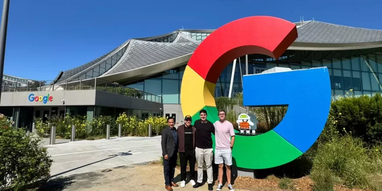Estudiantes poblanos exploran futuro energético y tecnológico en Silicon Valley