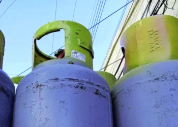 Detienen a líder gasero y amenazan con paro