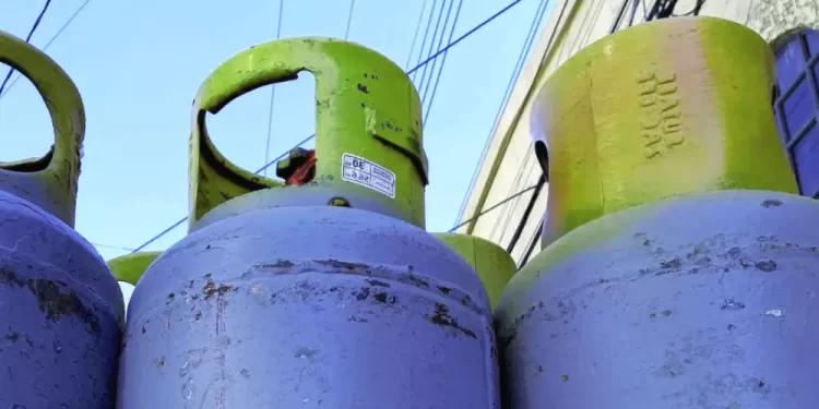 Detienen a líder gasero y amenazan con paro