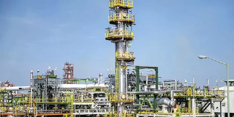 Viabilidad del Plan Estratégico de Pemex depende de reducir la refinación