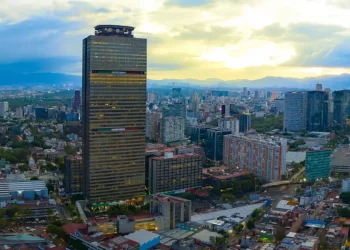 Sin fuerte gobernanza, Plan para Pemex no será sostenible: consultora