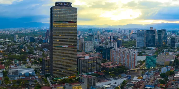 Sin fuerte gobernanza, Plan para Pemex no será sostenible: consultora