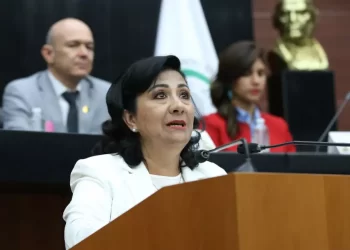 Asume Sen. Beatriz Robles la Comisión de Energía en el Senado