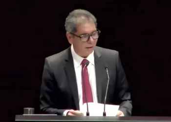 Reclaman diputados a Hacienda por huachicol fiscal