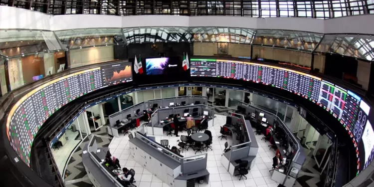 Esentia obtiene 11,592 mdp en debut bursátil