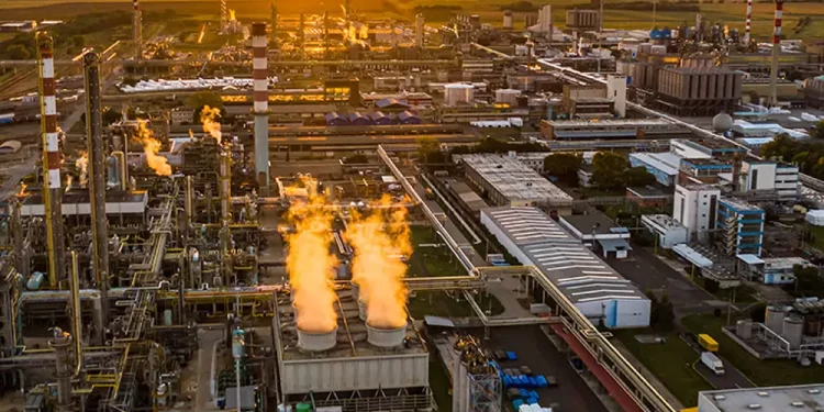 Exime Trump a Hungría de sanciones por compra de petróleo ruso