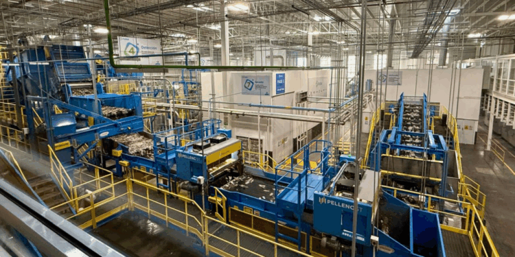 Instala Fide paneles fotovoltaicos en PetStar para cubrir necesidades adicionales de energía