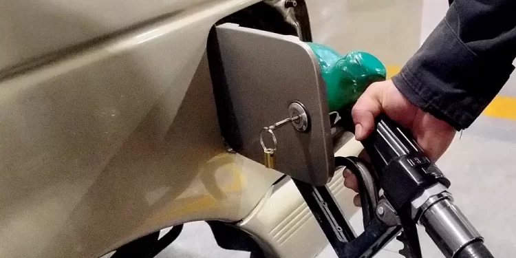 Descarta Sheinbaum aumento del precio de la gasolina Magna para enero