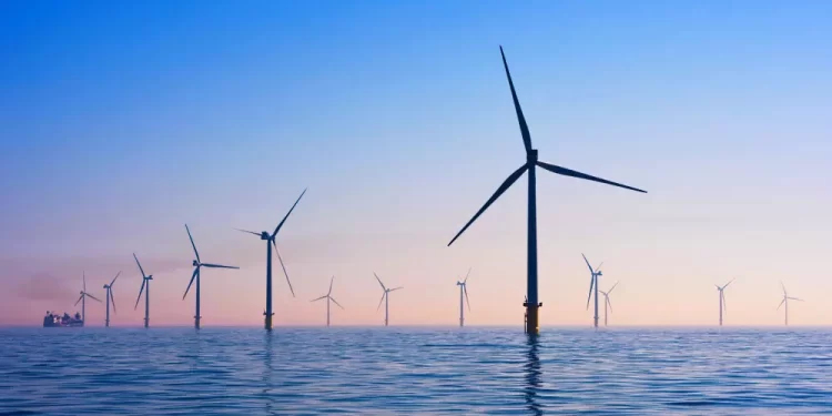 Demanda Nueva York a Trump por congelar proyectos eólicos marinos