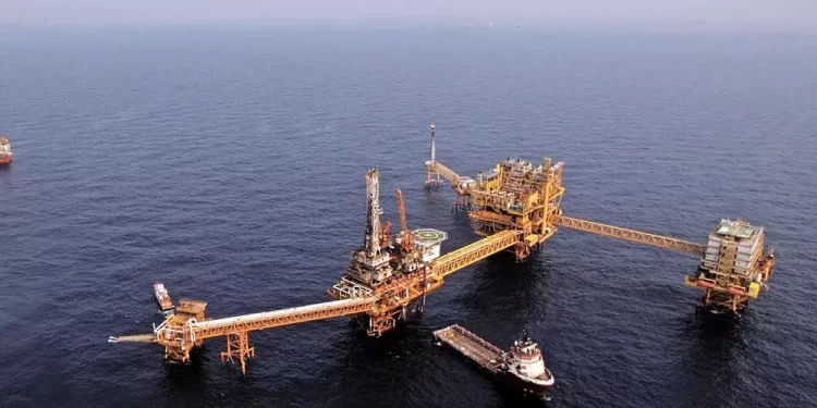 Cierra petróleo mexicano la semana con ligera alza