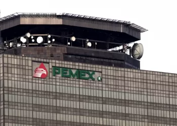 Pemex recibió más recursos de lo que aportó al erario en 2025