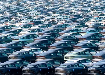 Bajan 4.4 % exportaciones de autos ligeros en febrero