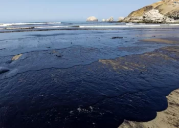 Destina Pemex 35 millones de pesos para apoyos a afectados por derrames petroleros